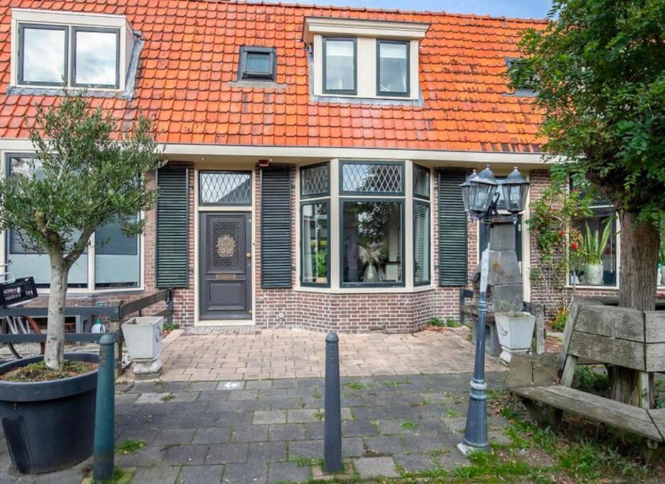 Een Heerlijke Woning Op Loopafstand Van Centrum! Леуварден Екстериор снимка