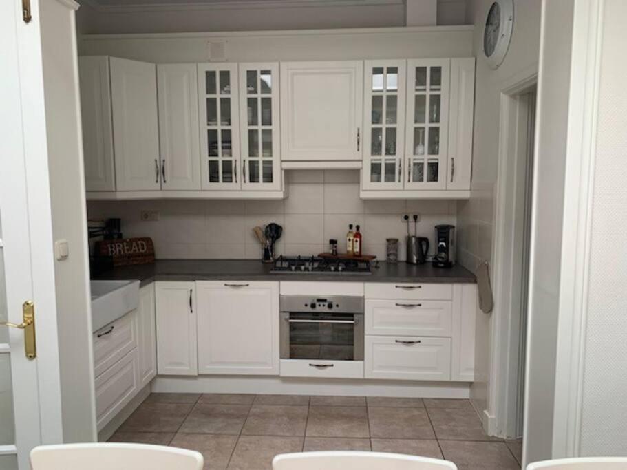 Een Heerlijke Woning Op Loopafstand Van Centrum! Леуварден Екстериор снимка
